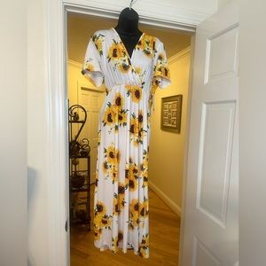 WILLOTIS Sunflower Dress Size Medium NWT